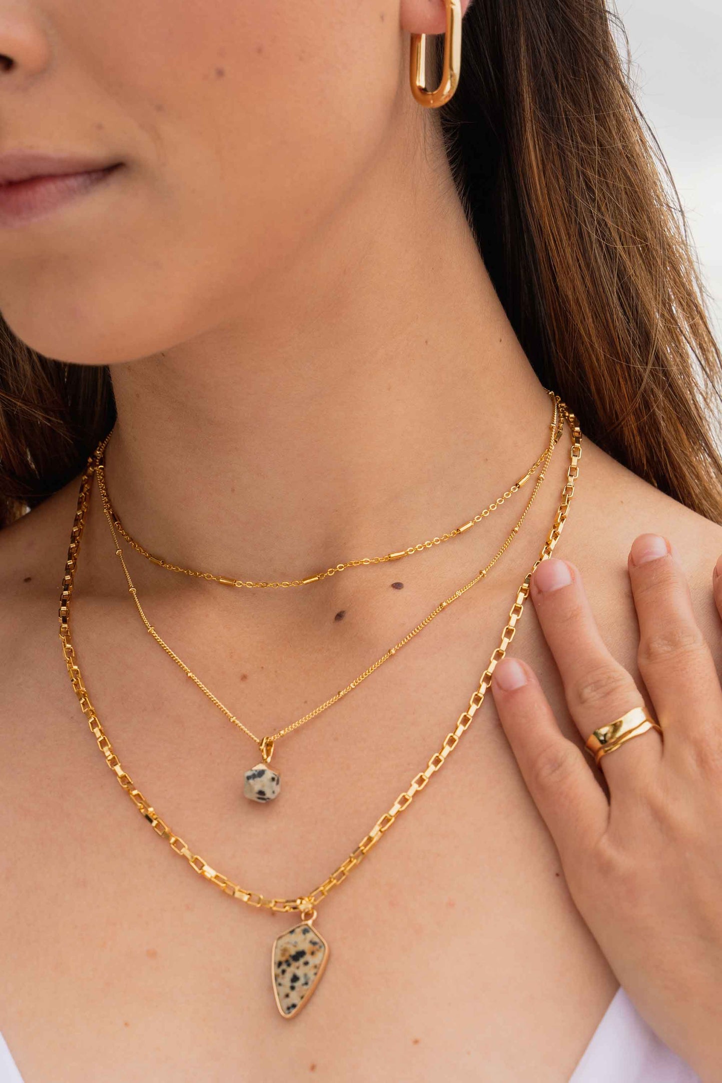 delicate-vintage-style-tab-bar-chain-classic-gold-on-body