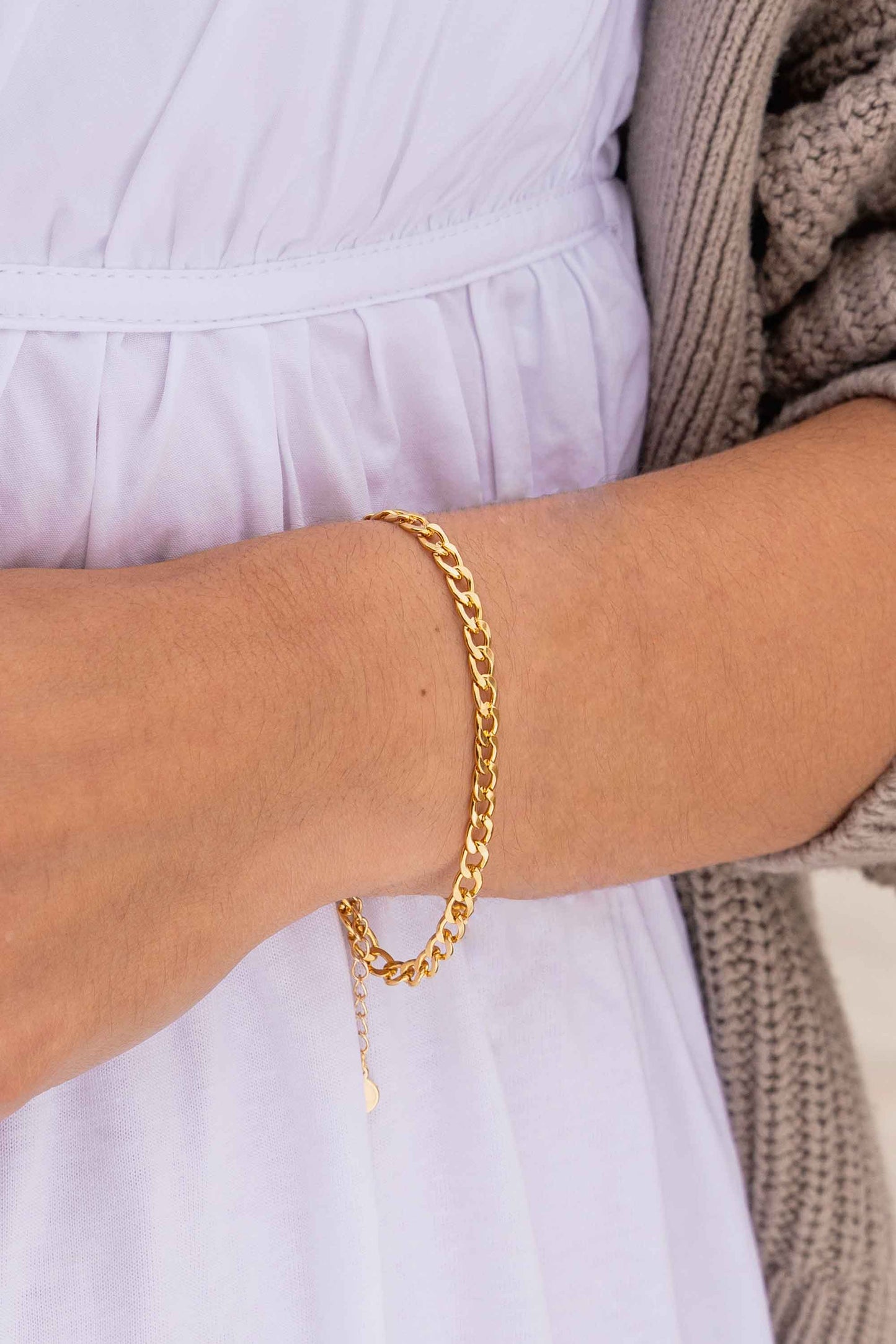 classic-vintage-style-gold-chain-bracelet-curb-2