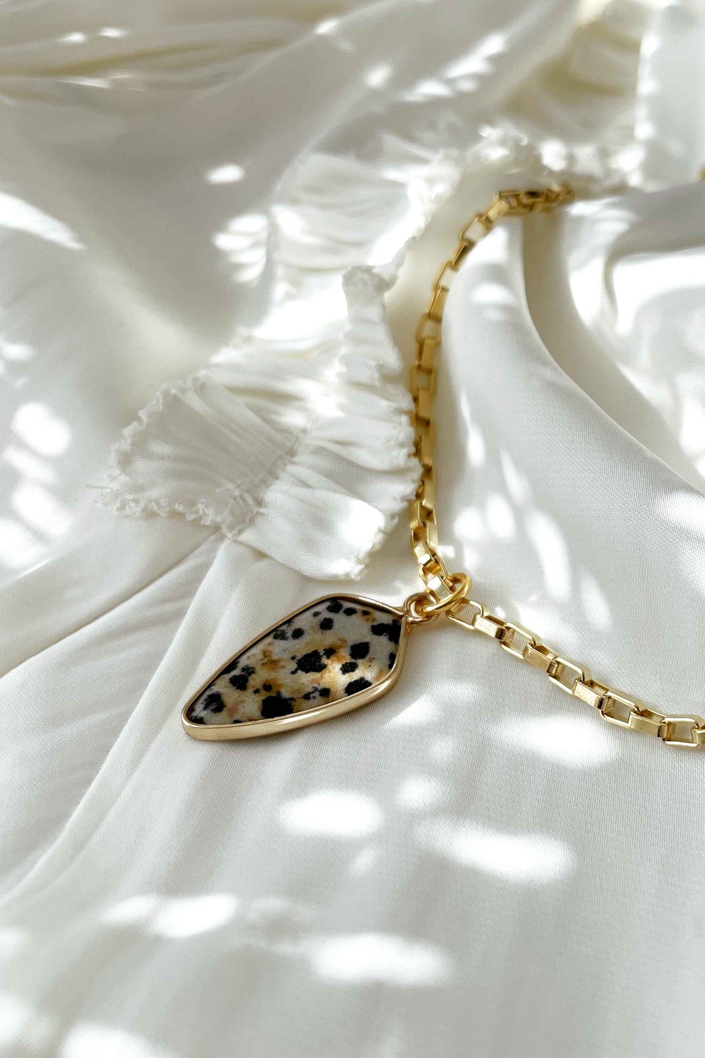 dalmatian-jasper-stone-arrow-chunky-chain-necklace-close