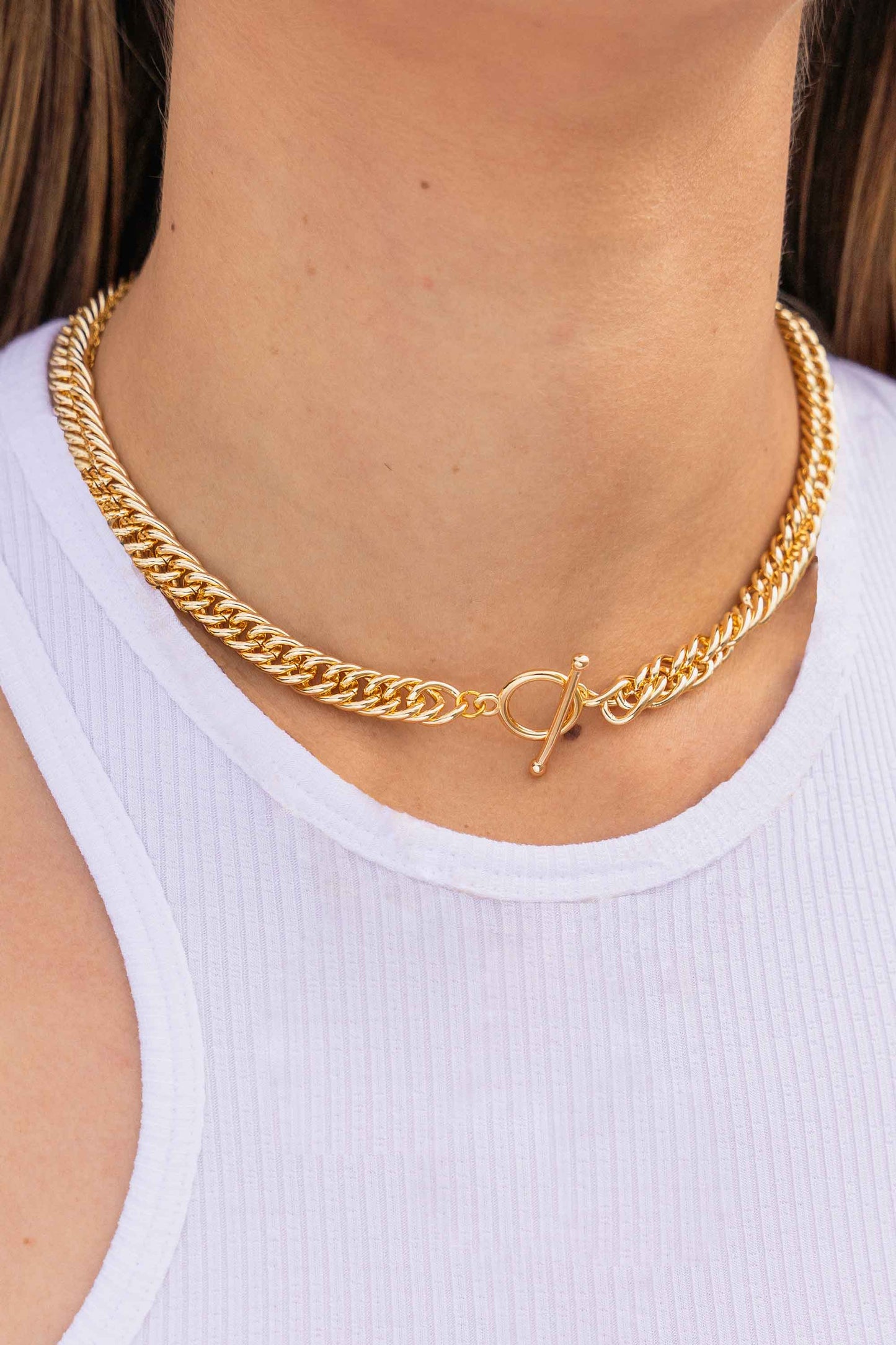 gold-curb-chain-chunky-gold-necklace-on-body-single