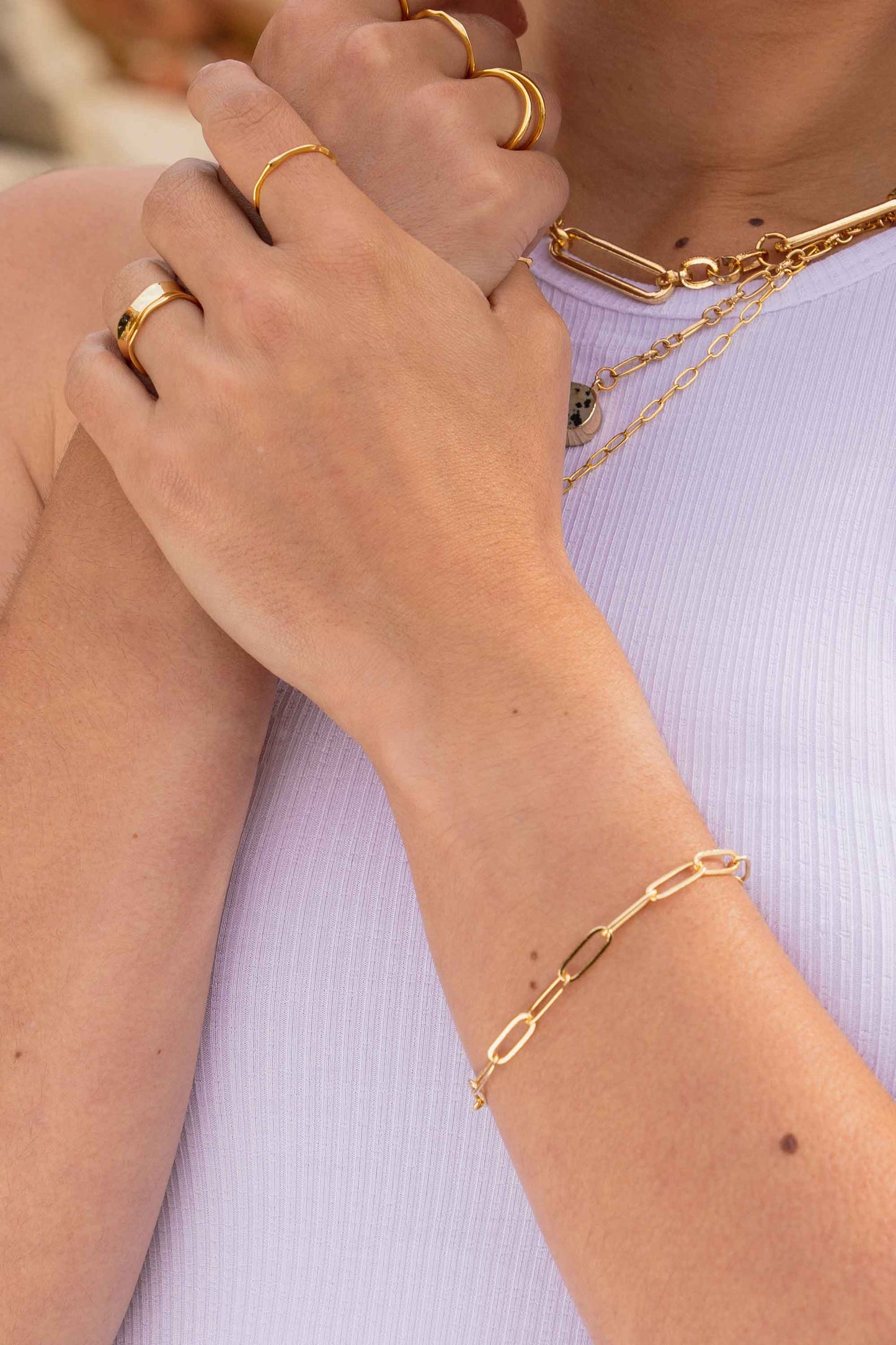 gold-paperclip-modern-classic-chain-bracelet-on-body-close-2