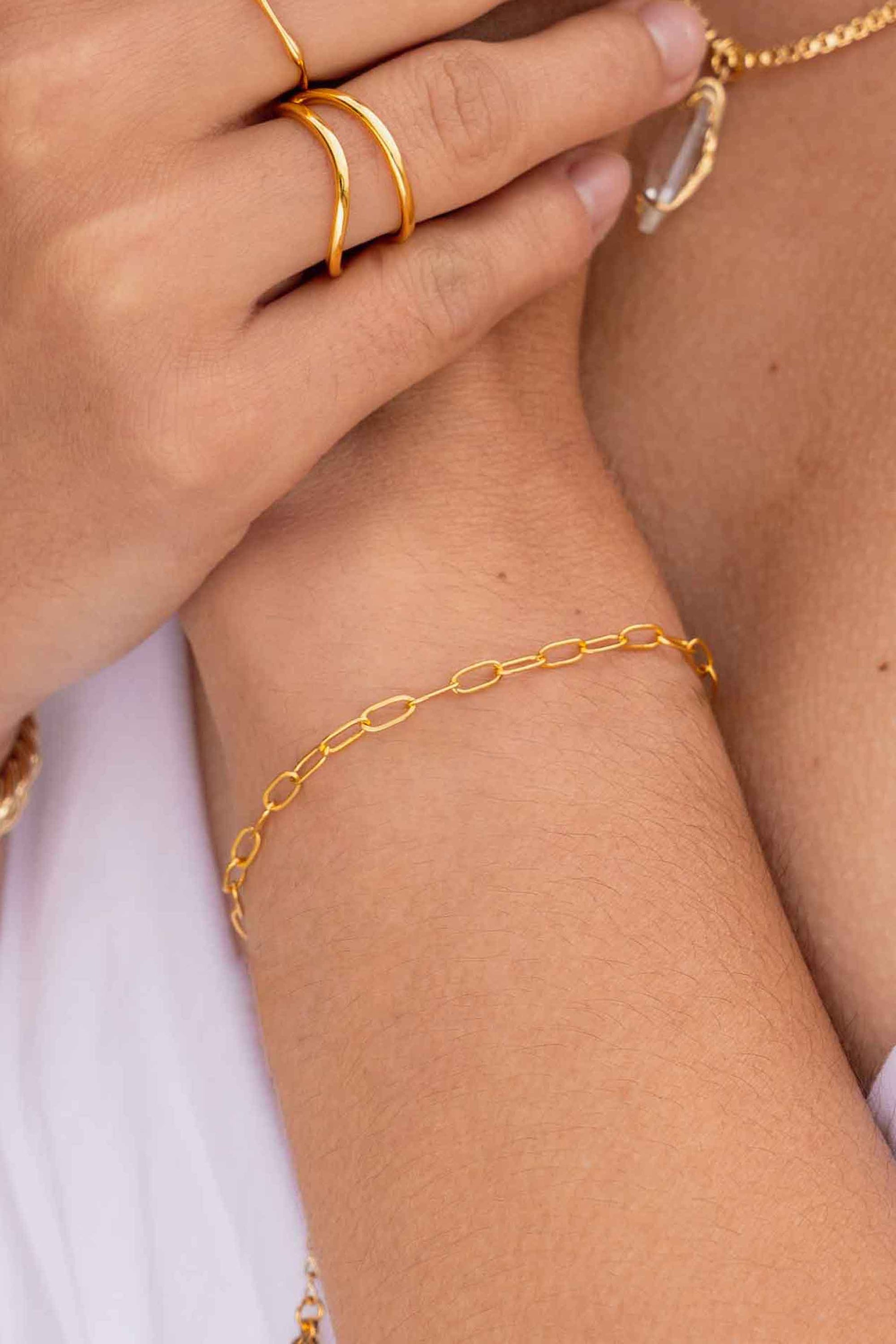 mini-oval-paperclip-delicate-gold-bracelet-on-body-2